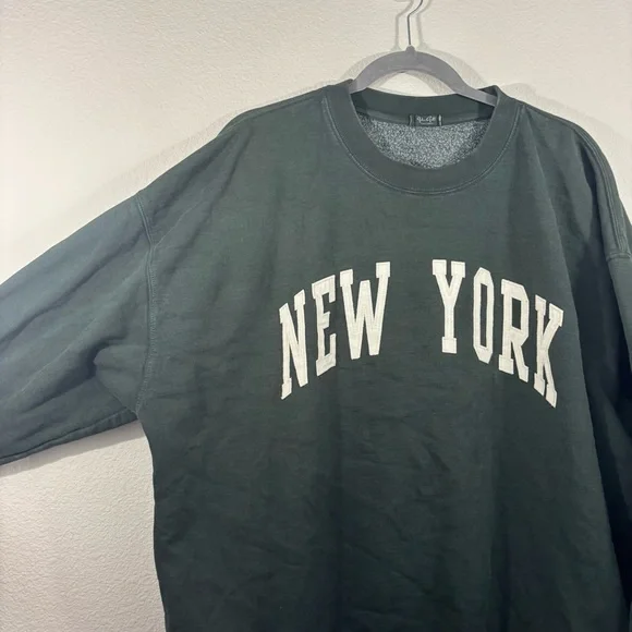 Brandy Melville John Galt Green Crewneck Sweater New York Baggy Oversized Casual - Picture 2 of 14